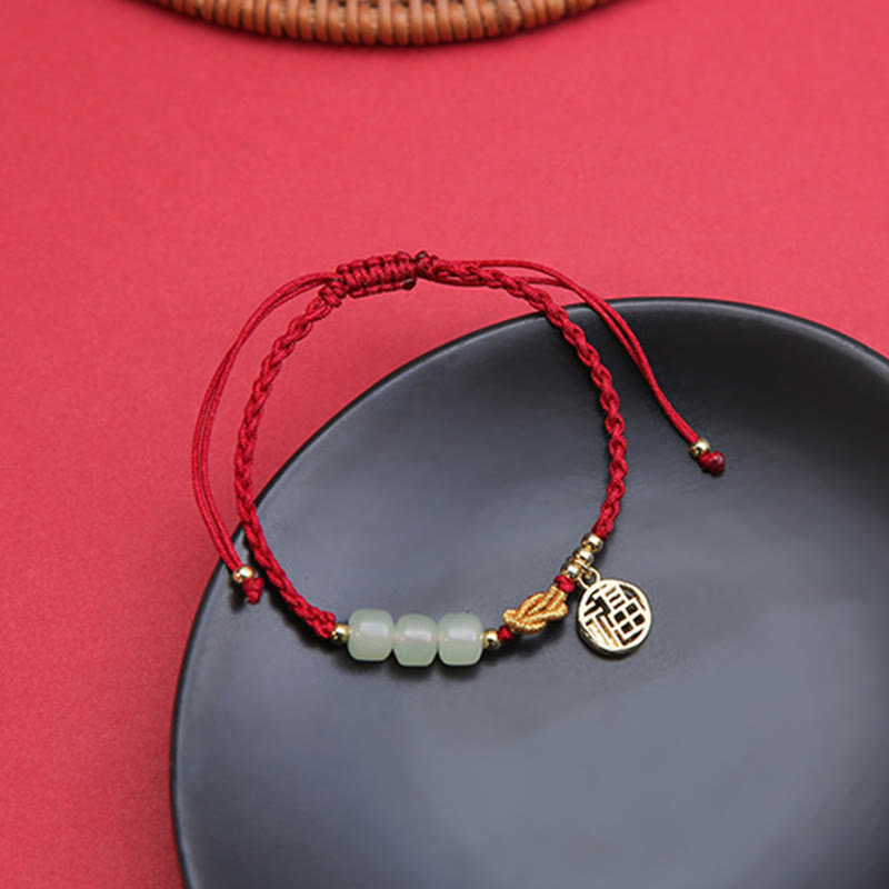 Rotes Armband Jade Fu-Zeichen – Glück & Balance elastisch getragen