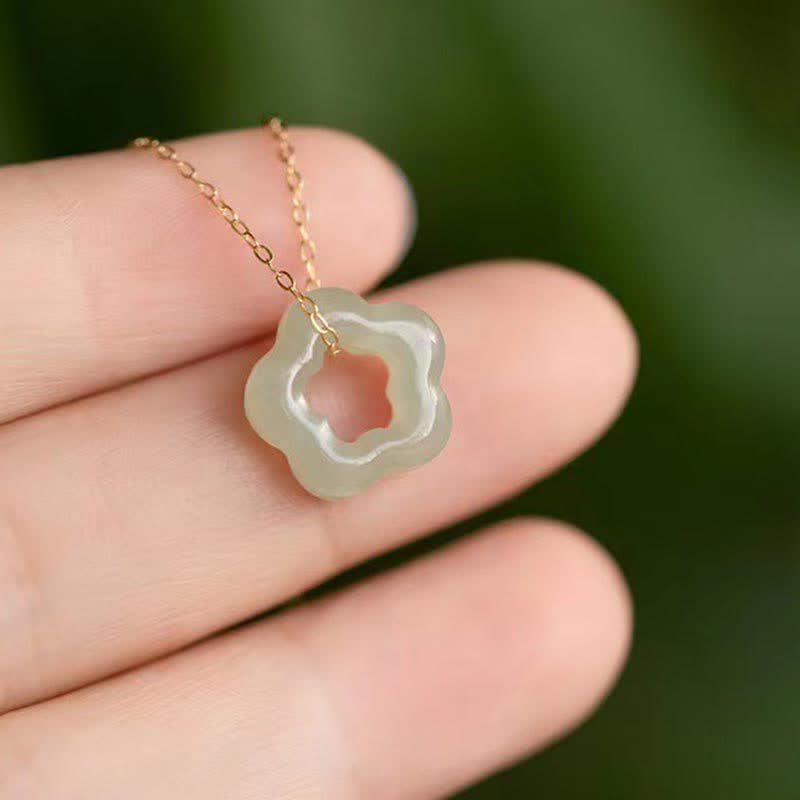 Zierliche Kette Jade Blume grüner Stein eleganter Anhänger