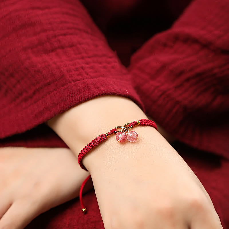 Rotes Armband Erdbeerquarz Amethyst Handgelenk elastisch Naturstein elegant.
