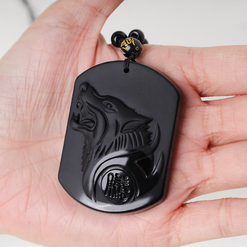 Schwarzer Obsidian Anhänger Wolf in Hand Naturstein Schmuck