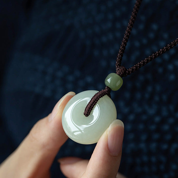Jade Anhänger Kette Friedensschnalle Glück