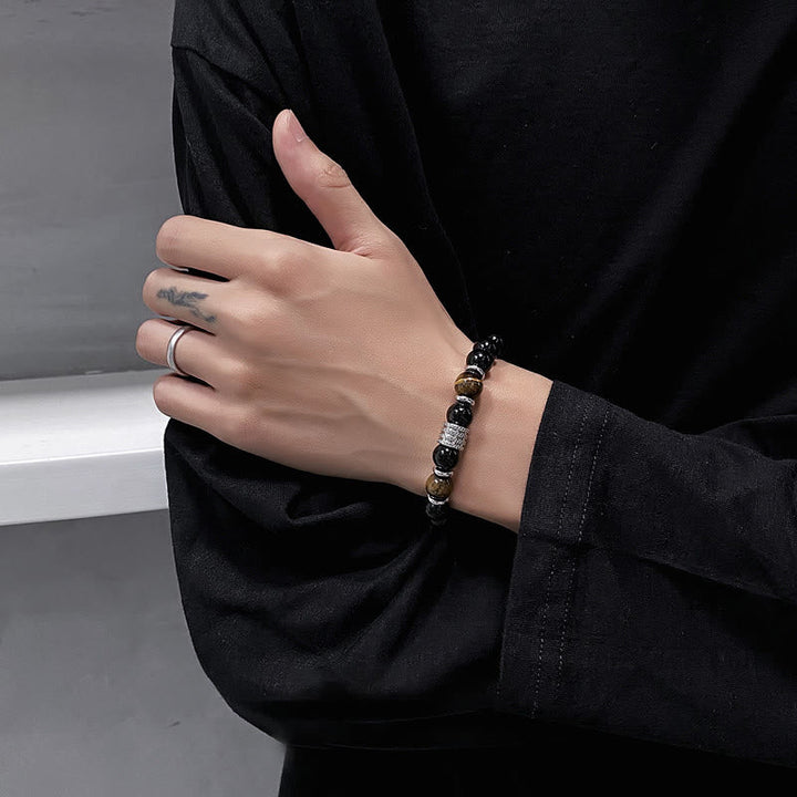 Armband Schwarzer Obsidian Tigerauge am Handgelenk getragen elegant schwarz