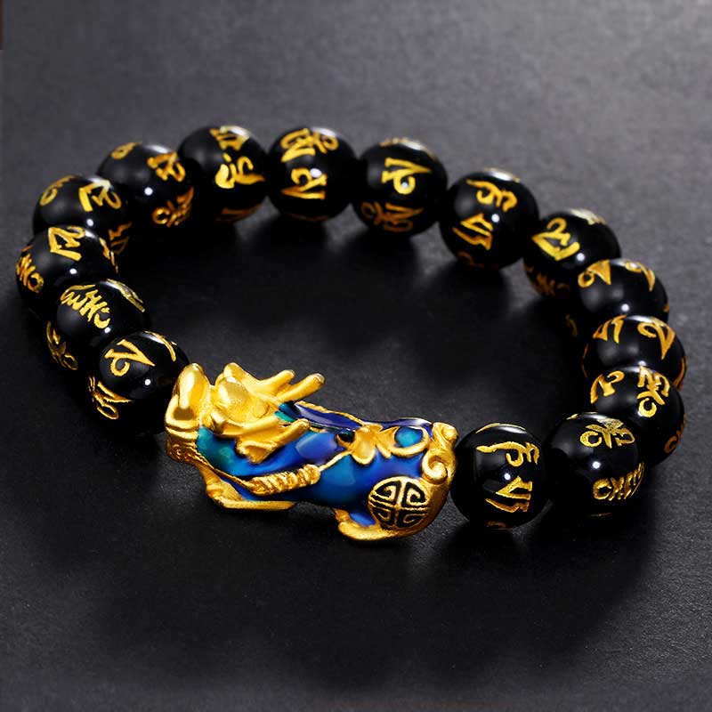 Obsidian Armband Om Mani Padme Hum mit goldenem Pixiu-Anhänger Nahaufnahme