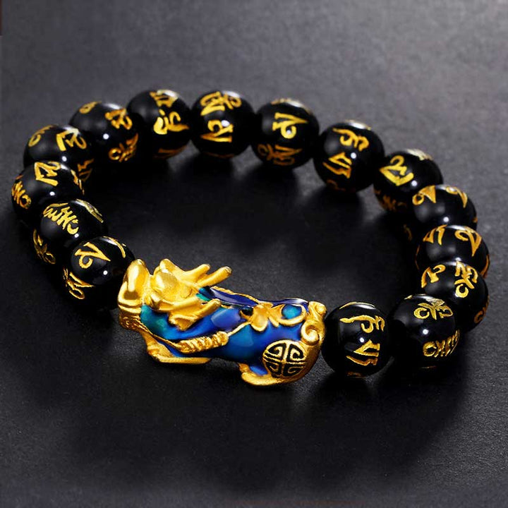 Obsidian Armband Om Mani Padme Hum mit goldenem Pixiu-Anhänger Nahaufnahme