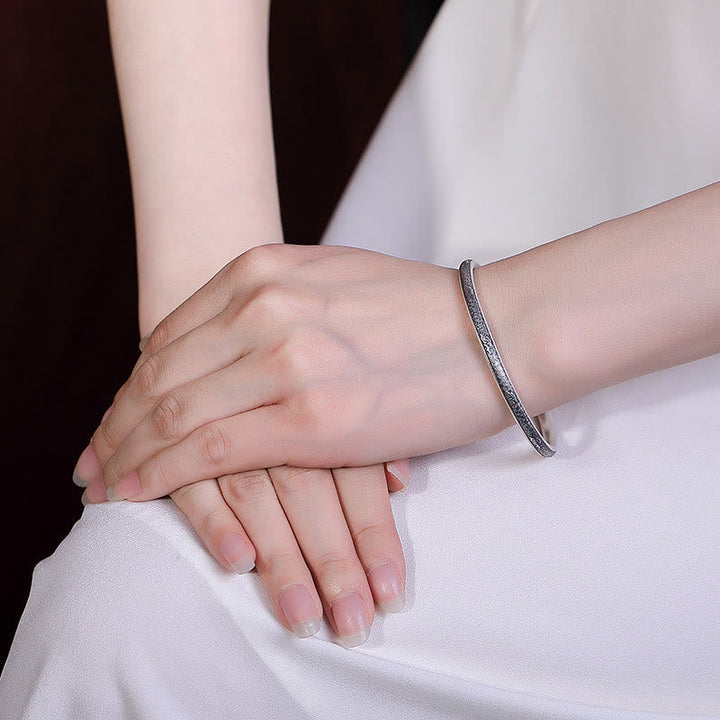 Silberarmband 925 Glück Balance am Handgelenk getragen elegantes Design