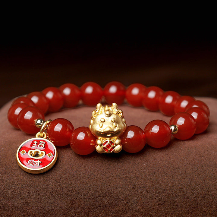 Rotes Achat Armband mit goldenem Drachen und Glücksmünze Anhänger.