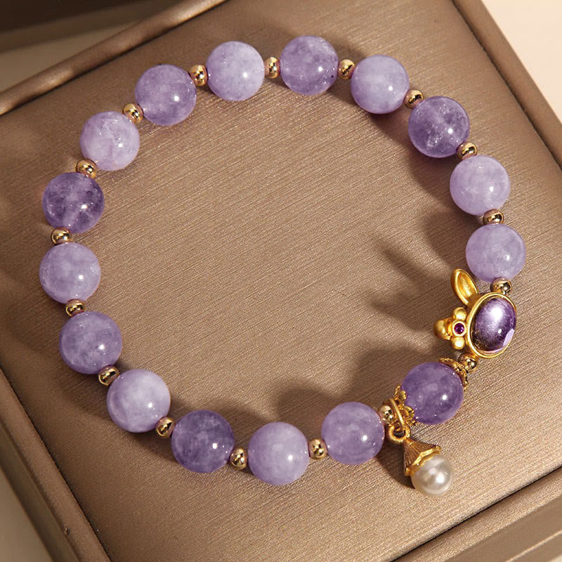 Armband Lila Quarzit Hase Glück mit goldenen Perlen Charm.