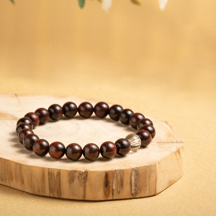 Braunes Sandelholz Armband mit weißem Kristall Perle Schutz.