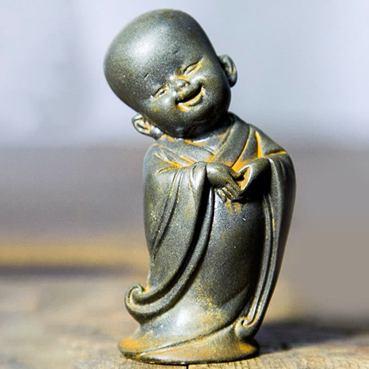 Meditation Buddha Klein Schreibtisch Mönch formt ein Herz