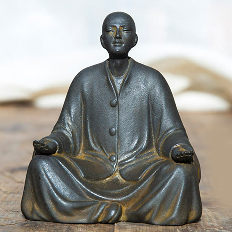 Meditation Buddha Eisen Rost Mönch mit geschlossenen Augen