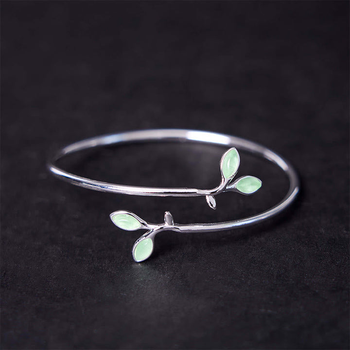 Silbernes Armband Blatt Katzenauge grüne Steine elegantes Design.