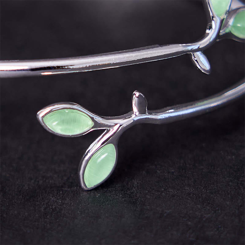 Armband Blatt Katzenauge grüner Stein silberfarben elegant Design.