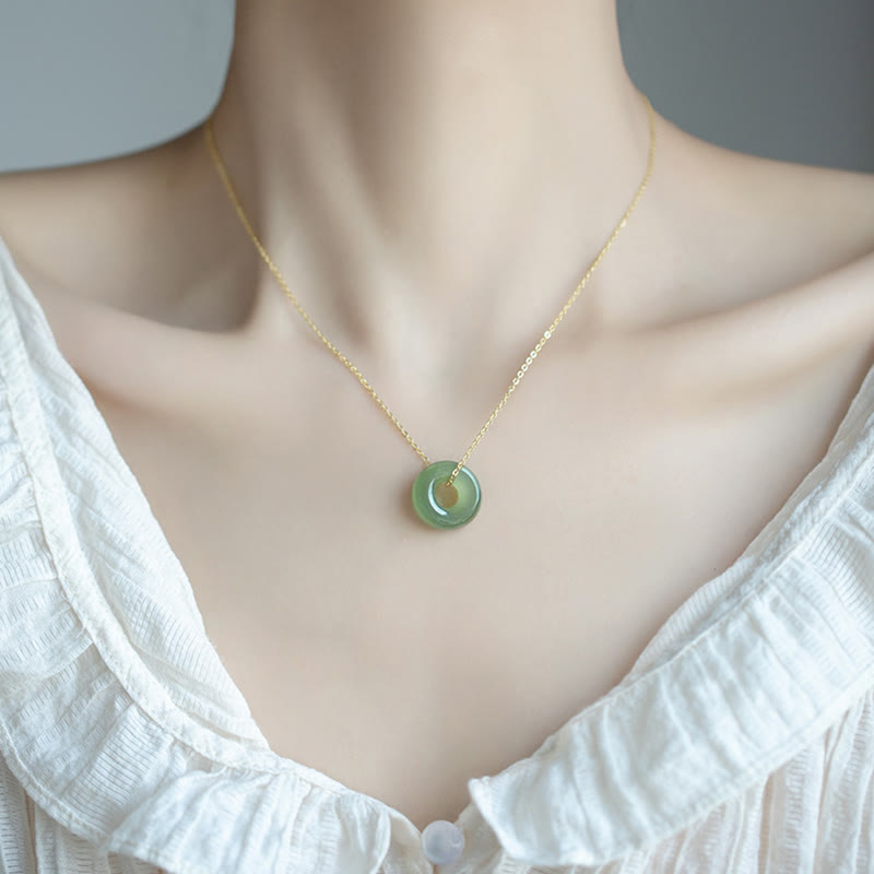 Jade Anhänger Kette Gold Tragen