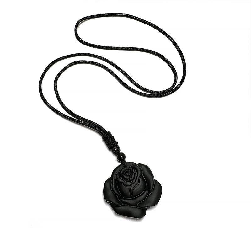 Schwarze Rose Obsidian Kette Lifestyle