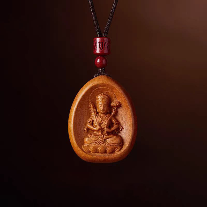 Kette Pfirsichholz mit geschnitztem Buddha Anhänger und roten Perlen