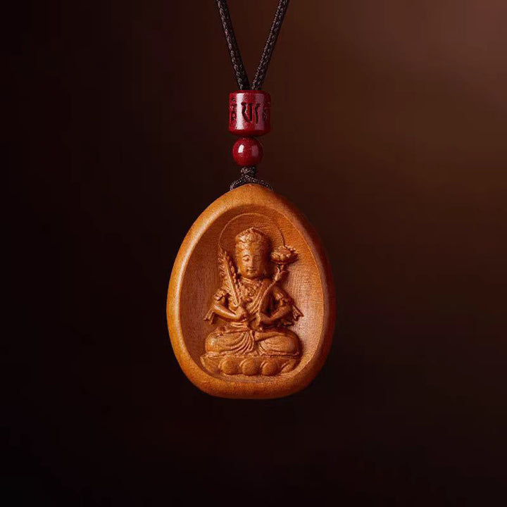 Kette Pfirsichholz mit geschnitztem Buddha Anhänger und roten Perlen