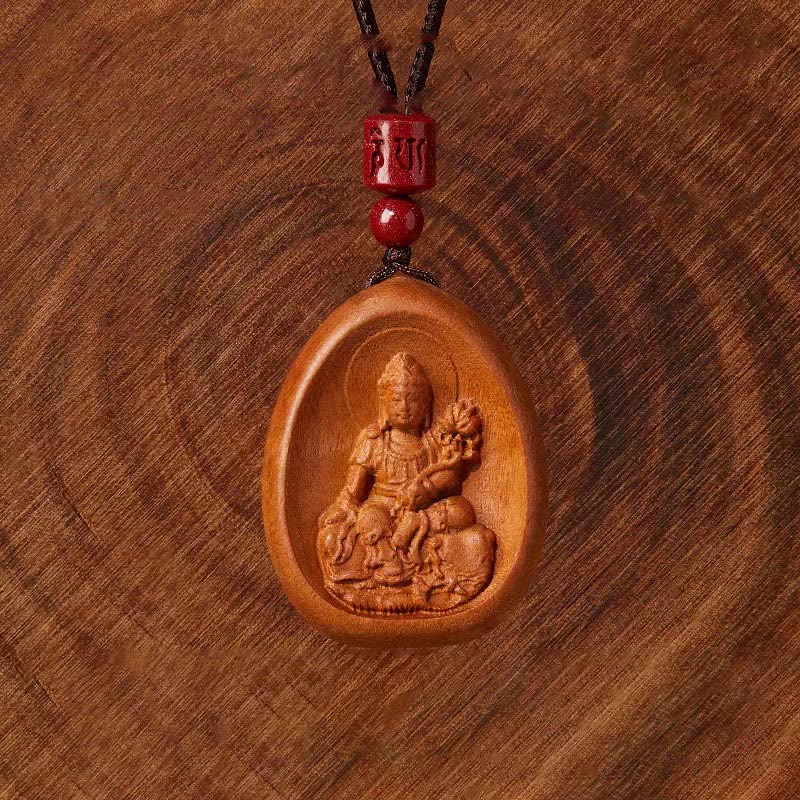 Pfirsichholz Kette mit geschnitztem Buddha Anhänger und roten Perlen
