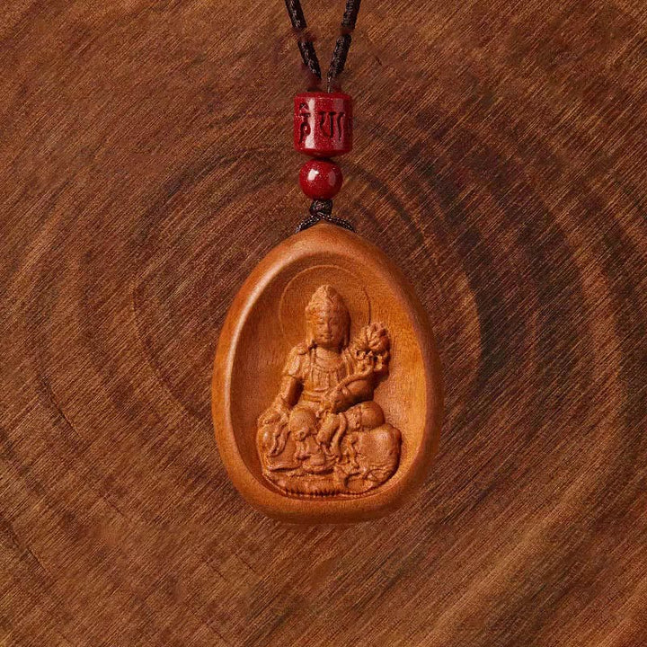 Pfirsichholz Kette mit geschnitztem Buddha Anhänger und roten Perlen