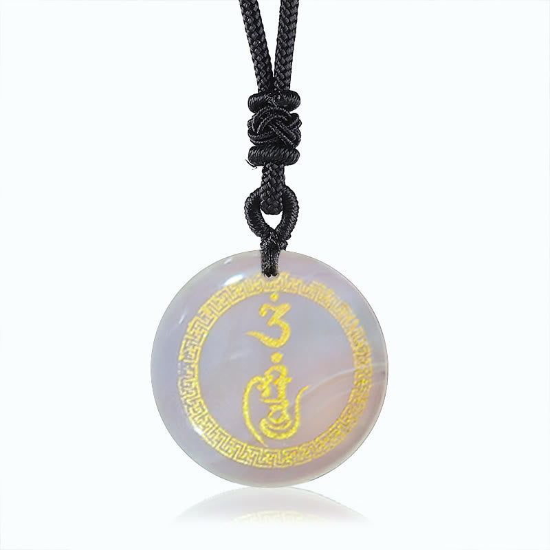 Lavender Jade Anhänger mit OM Symbol schwarze Schnur