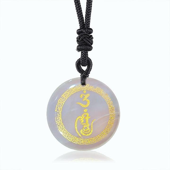 Lavender Jade Anhänger mit OM Symbol schwarze Schnur