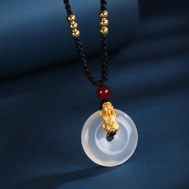 Schwarze Perlenkette weißer Jade Anhänger Pixiu Amulett Wohlstandssymbol