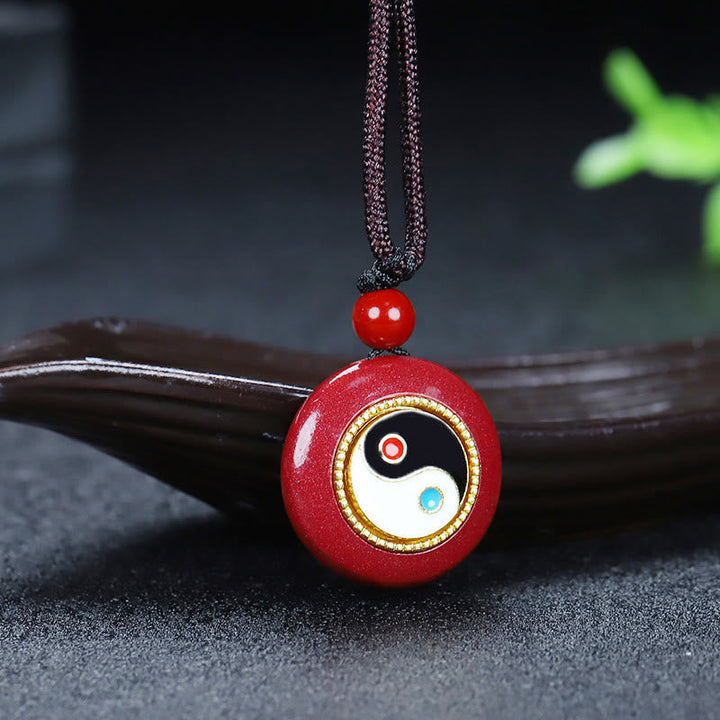Rote Kette mit Yin Yang Anhänger Naturstein gefädelt
