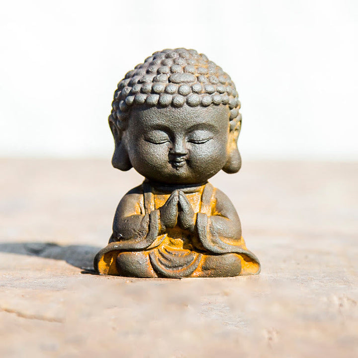 Buddha Meditation Eisen Rost Klein Buddha mit gefalteten Händen