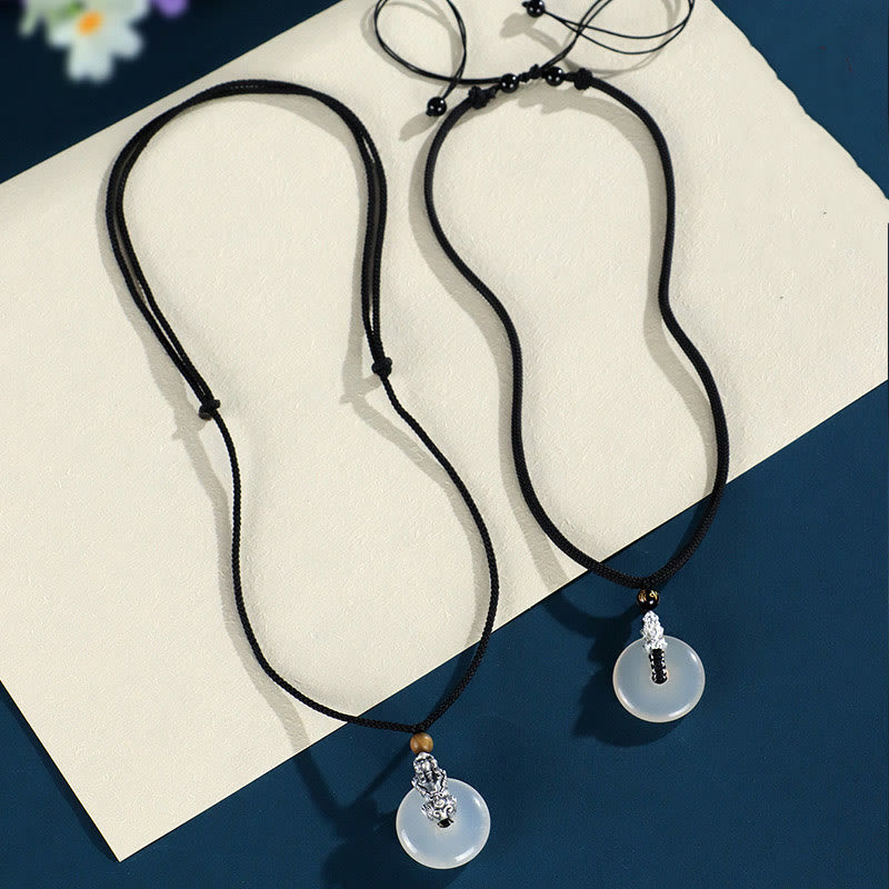 Kette Weiße Jade Anhänger schwarze Schnur Naturstein Schmuck
