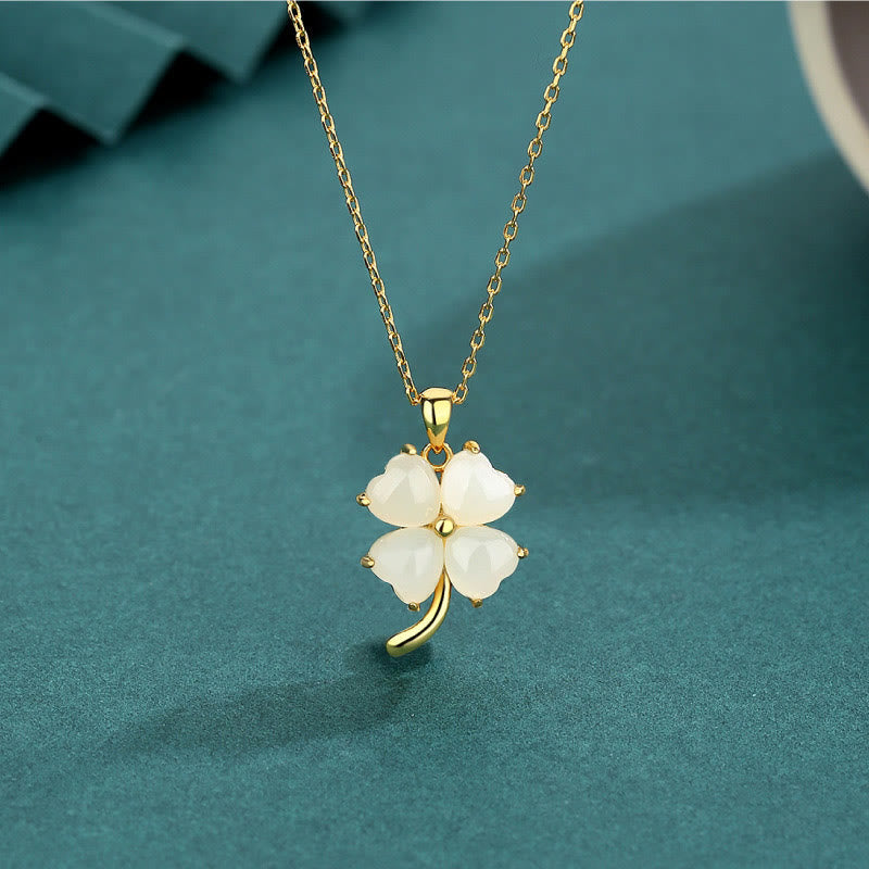 Jade Kleeblatt Anhänger an Goldkette weißer Stein Glück