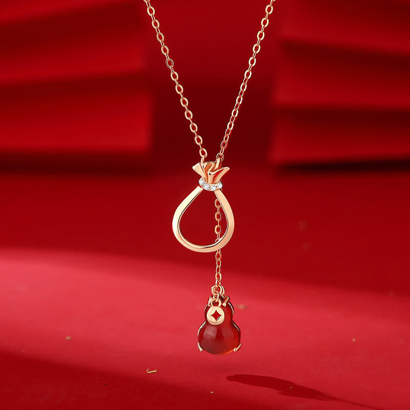 Silberne Kette roter Edelstein Anhänger elegant Glücksbringer Schmuck