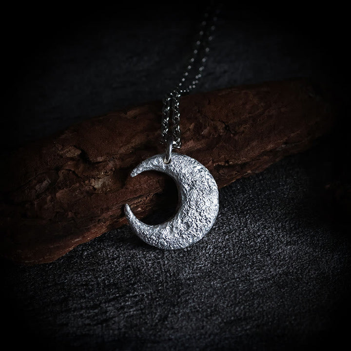 Silberner Mond Anhänger an Sterlingsilber Kette Gelassenheit