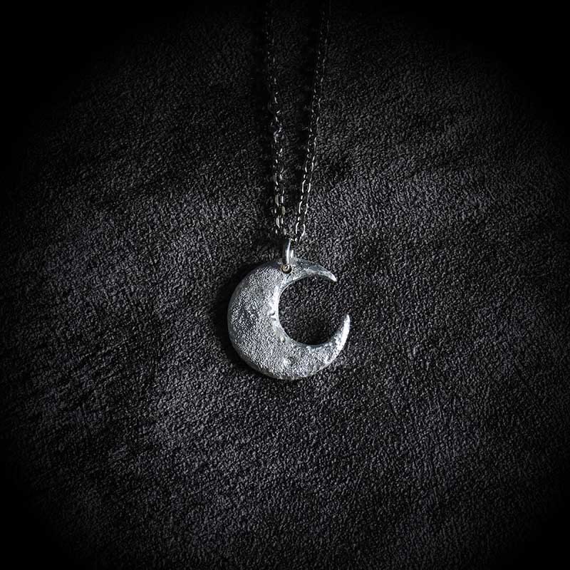 Silber Mond Kette am Hals getragen Sterlingsilber Anhänger