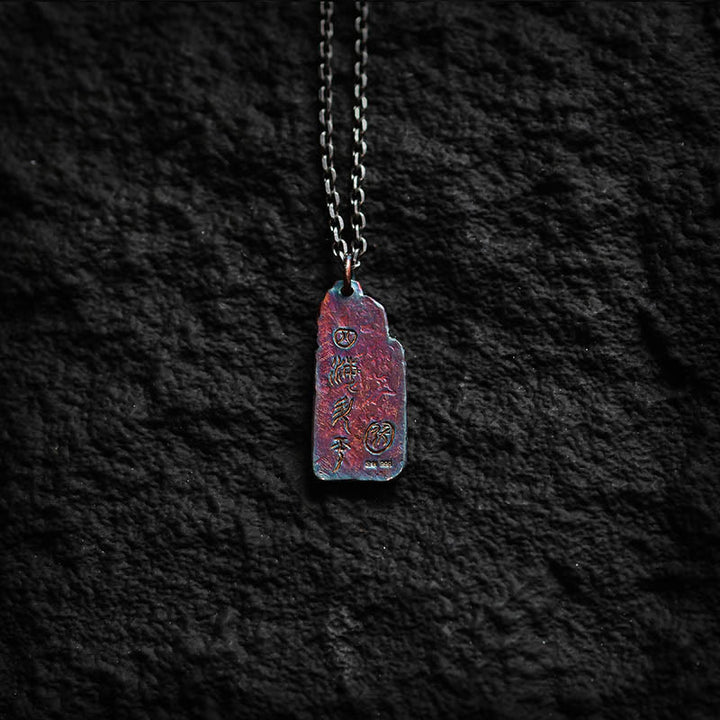 Rote Kette mit gravierten Symbolen Anhänger Naturstein Meditationsschmuck