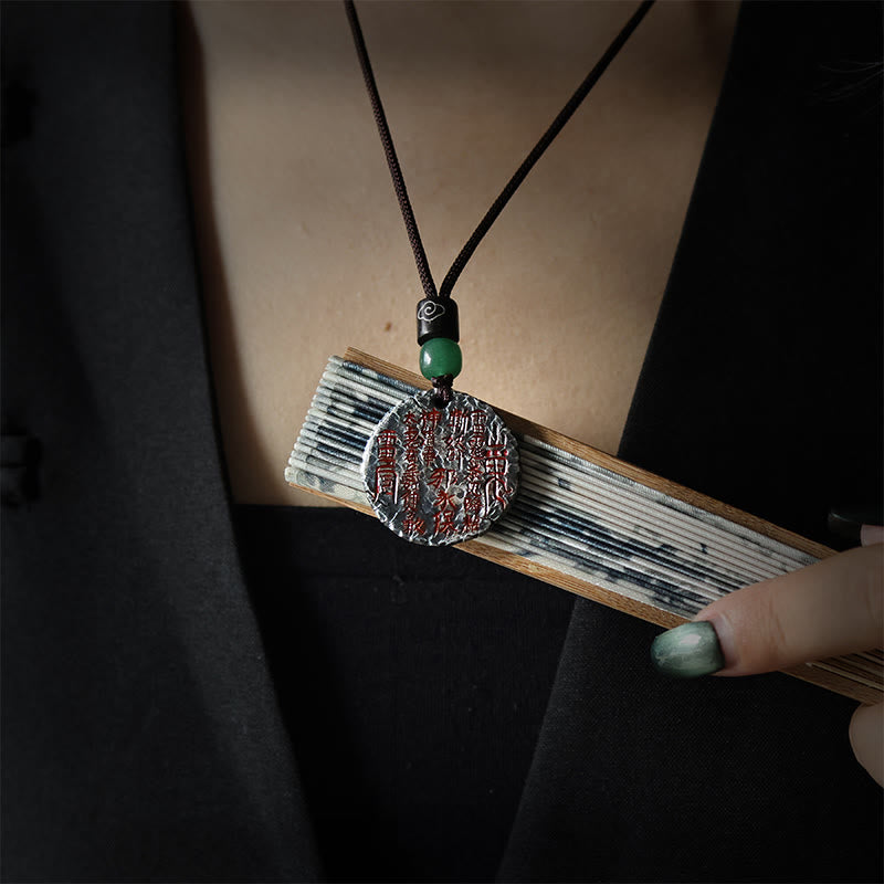 Rote gravierte Anhänger Kette mit grüner Jade Perle Sterlingsilber