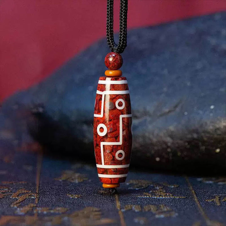 Kette Dzi Neunaugenstein Zinnober rot weiße Augen schwarzes Band