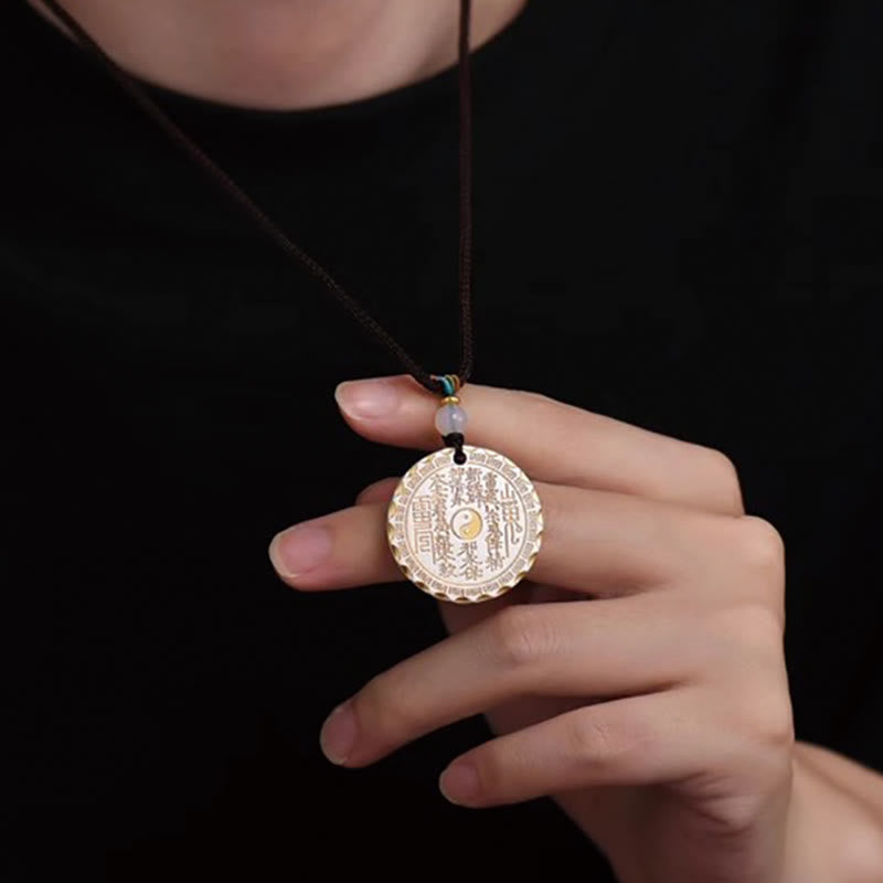 Kette Kupfer Yin Yang Bagua Harmonie Anhänger in Hand getragen