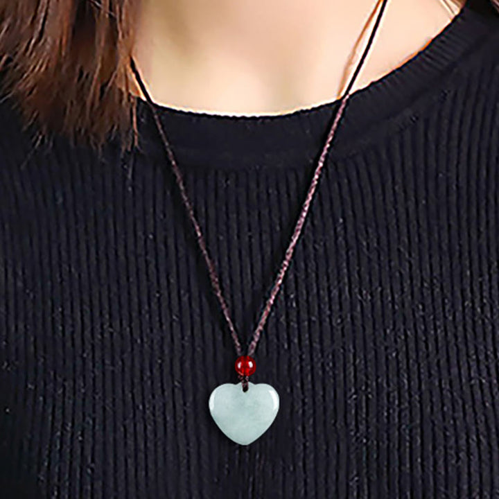 Anhänger Kette Jade Herz Wohlstand grüner Naturstein mit roter Perle