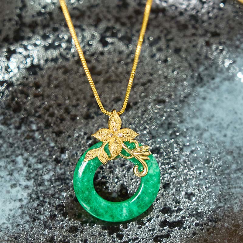 Cyan Jade Kette mit goldener Blume Schnalle Anhänger grüner Naturstein Heilung