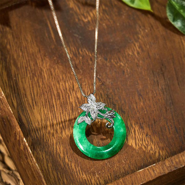 Grüne Jade Kette mit silberner Blume Schnalle Heilstein