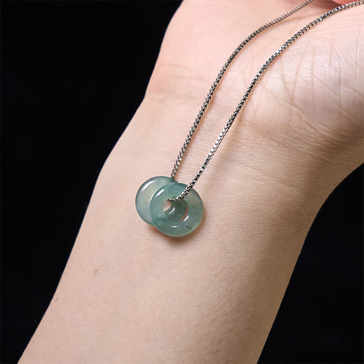 Jade Kette Doppel-Schnalle am Arm getragen grüner Naturstein Anhänger