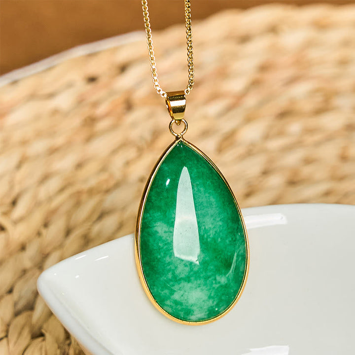 Grüne Jade Wassertropfen Kette eleganter Anhänger Naturstein Fülle glänzend