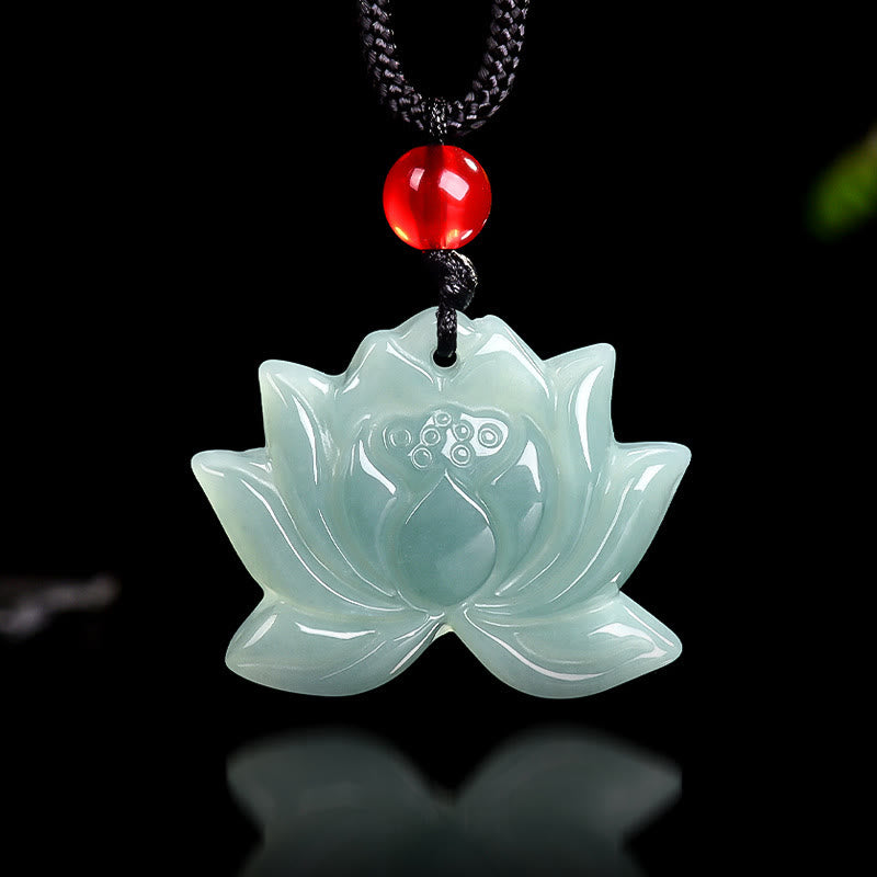 Kette Jade Lotus-Blume Anhänger geschnitzt schwarze Schnur rote Perle