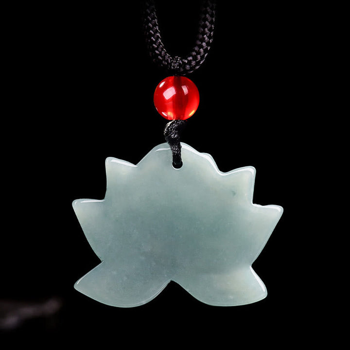 Grüne Jade Lotus-Blume Kette Anhänger mit roter Perle Wohlstand