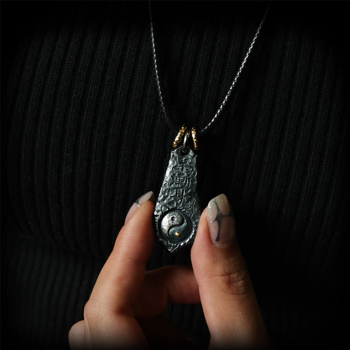 Kette Sterlingsilber Yin Yang Anhänger Harmonie Meditation Naturstein in Hand