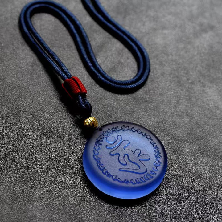 Blaue Liuli-Kristall Kette mit Shurangama-Mantra Anhänger auf marineblaue Schnur befestigt