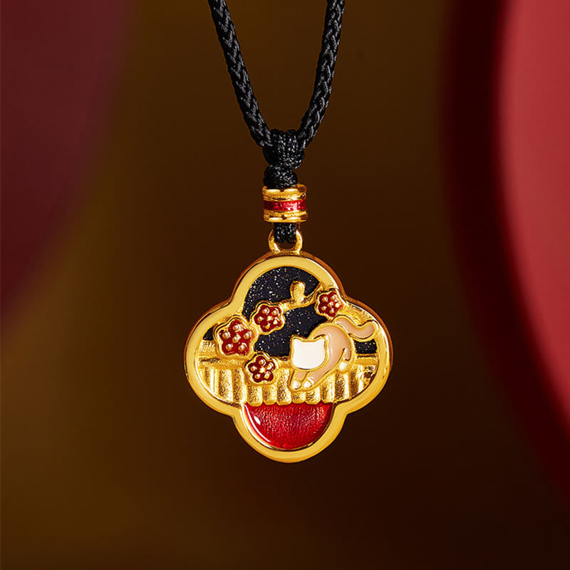 Goldene Kette Anhänger rote schwarze Steine Liebe elegant getragen