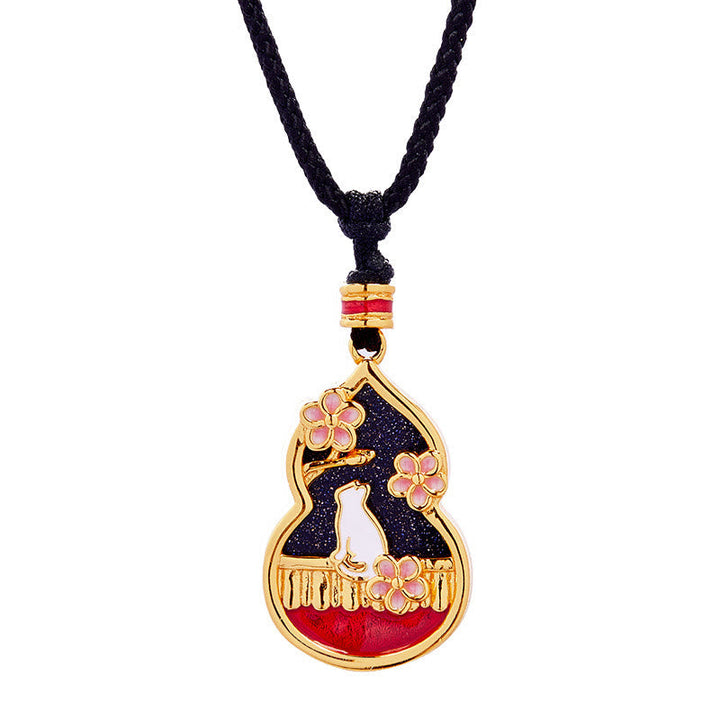 Schwarze Kette mit Katze und Pfirsichblüte Anhänger gold