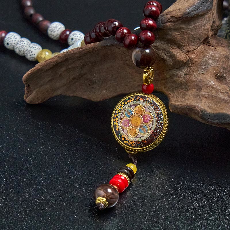 Tibetische Kette mit roten Steinen und goldenem Anhänger Tibetan-Holz