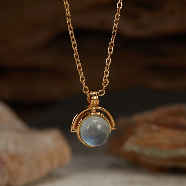 Goldene Kette mit Mondstein Anhänger eleganter Naturstein Schmuck