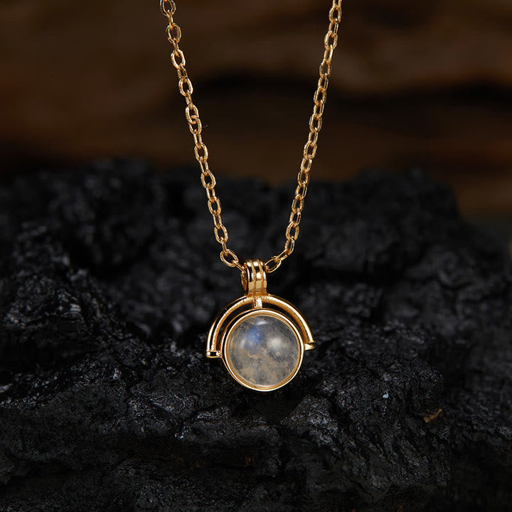 Goldene Kette Mondstein Anhänger Naturstein eleganter Schmuck